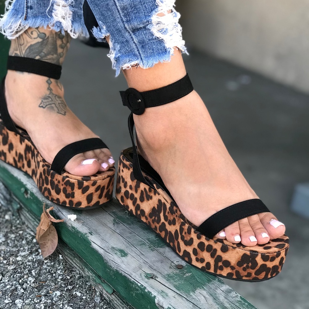 B-52 Sandals